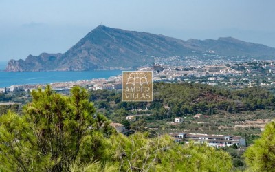 Villa exclusive offrant une vue panoramique imprenable, située à proximité du club de golf d